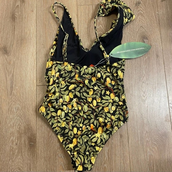 NWT Farm Rip Ruffle Star Fruit Swimsuit - Picture 5 of 9